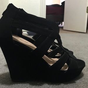 Black Wedges